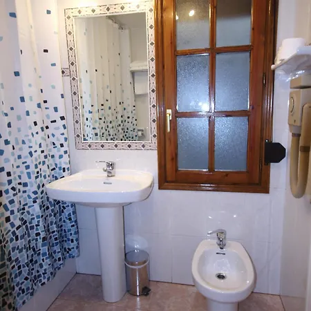 Ballarin Hotell *